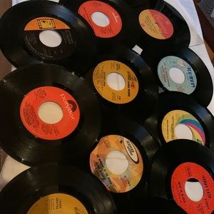 13 Old records From Frank Sinatra to Johnny Cash🎶